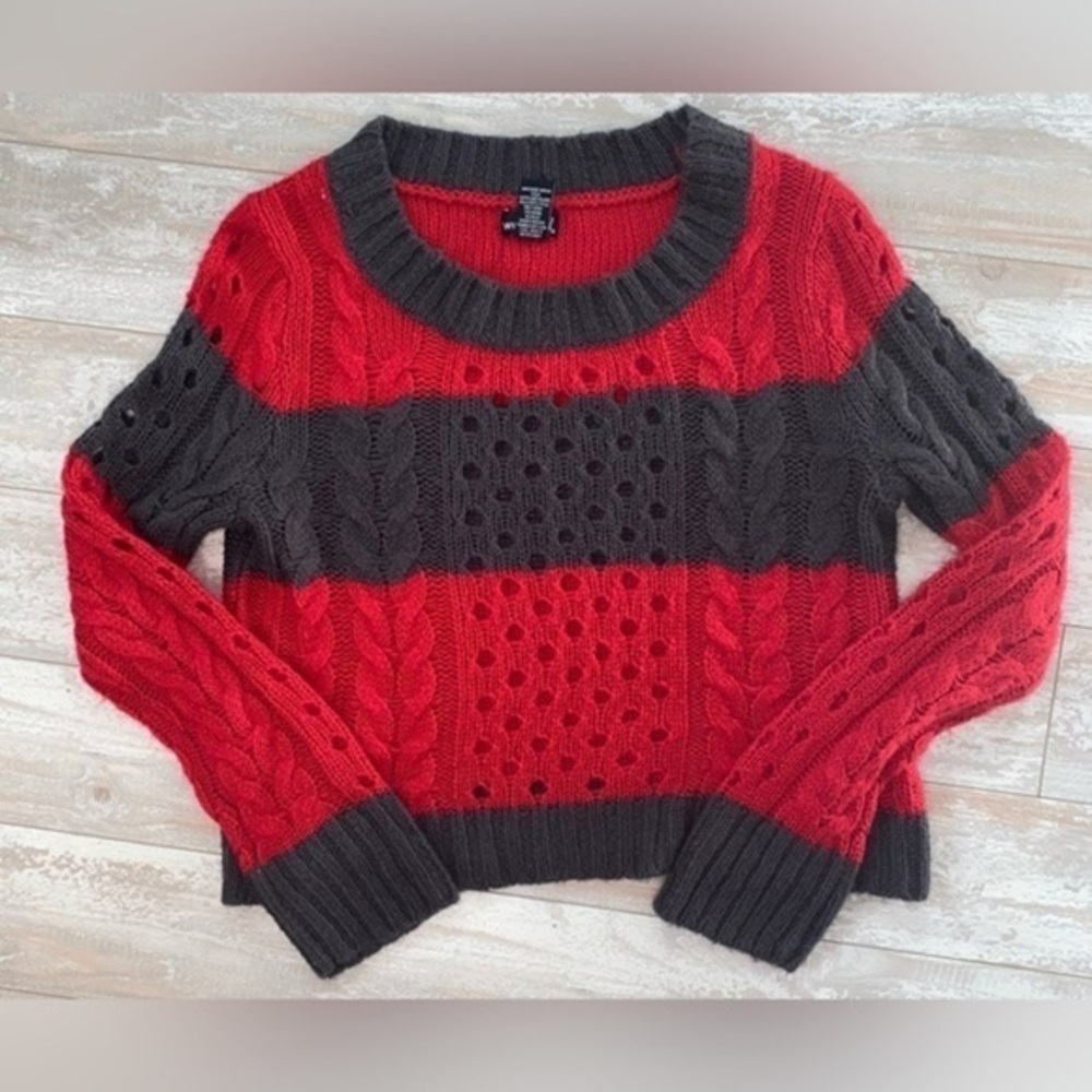 Women’s Sweater Striped Red and Gray Crewneck Size XL in EUC Super Cute Fit